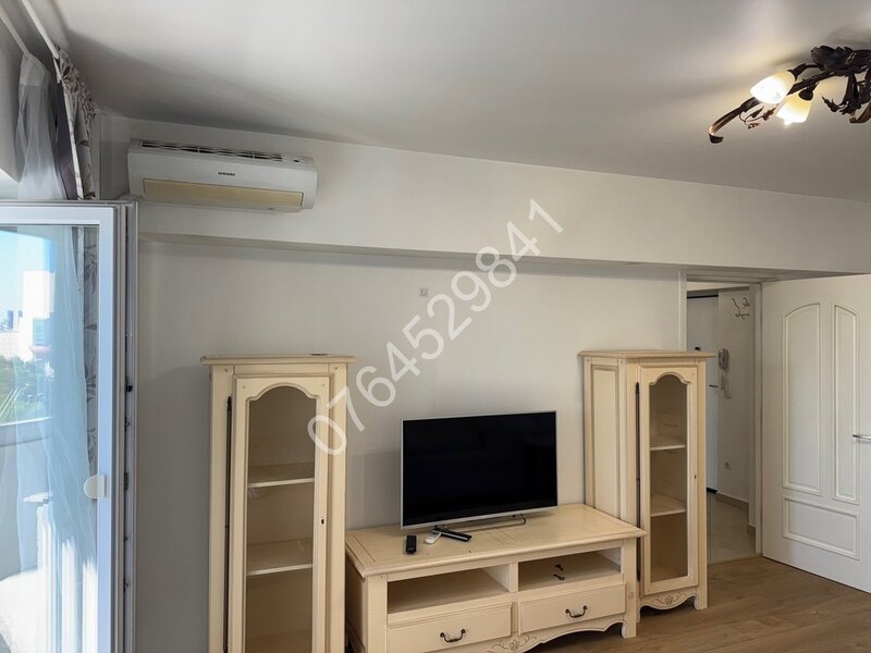 Ultracentral, Universitate, vis a vis Coltea str. Ion Nistor, metrou (100m)