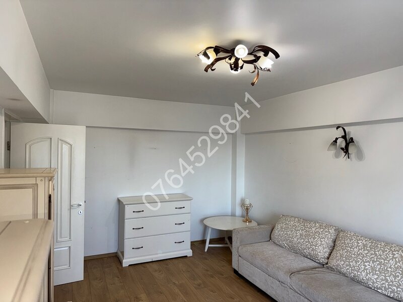 Ultracentral, Universitate, vis a vis Coltea str. Ion Nistor, metrou (100m)