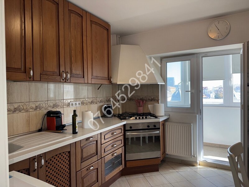 Ultracentral, Universitate, vis a vis Coltea str. Ion Nistor, metrou (100m)